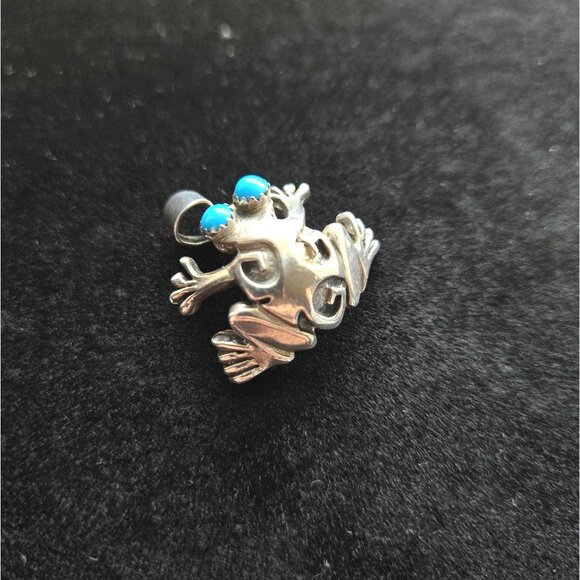 Signed Frog Pendant Turquoise Eyes Southwestern Native American Artisan Sterling - Picture 2 of 8